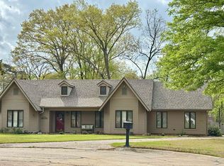 1065 Cambridge Ct, Benton, AR 72019