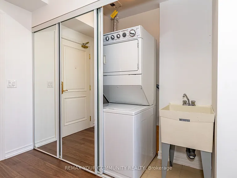 9245 Jane St #514 — Photo 37