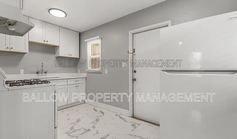 2141 E 16th St — Photo 7