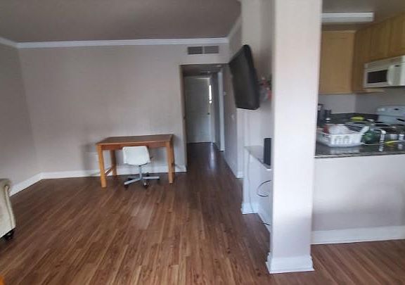 5th image of 589 N Johnson Ave