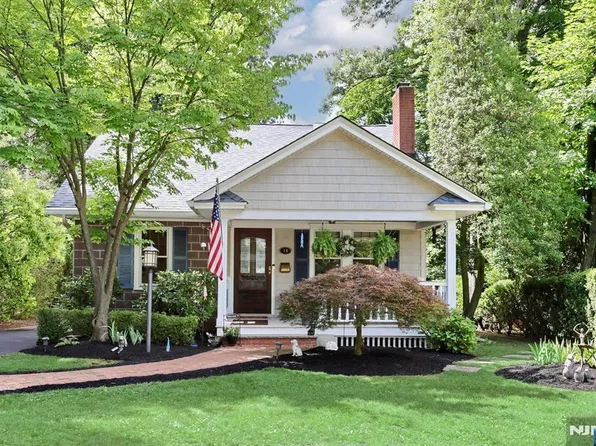 14 Sterling Pl, Glen Rock, NJ 07452