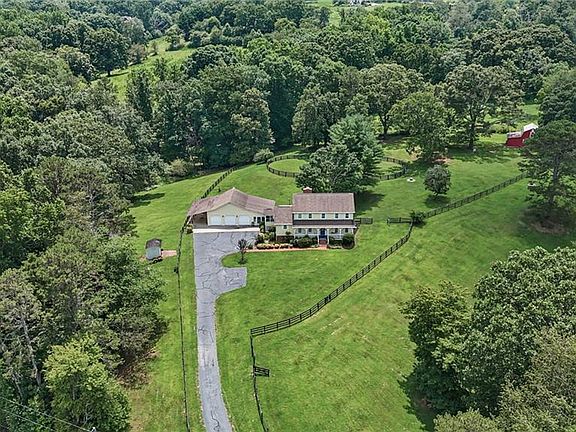 3rd image of 4634 Highland Cir