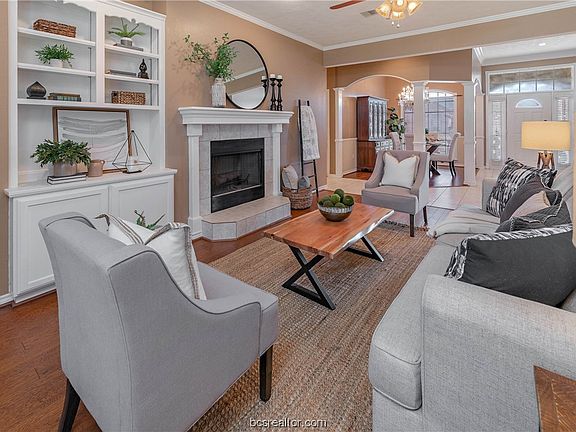 4th image of 3929 Park Hurst Dr