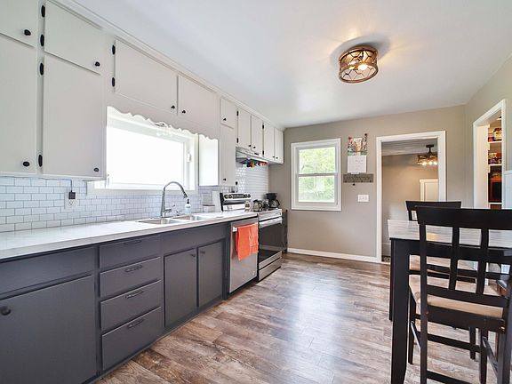 3rd image of 919 Pine Grove Rd