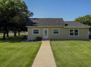 121 E 4th St, Axtell, NE 68924