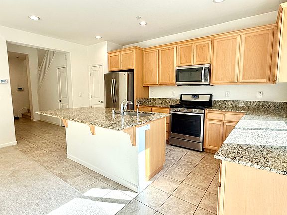 4th image of 1175 Dartmouth Cir