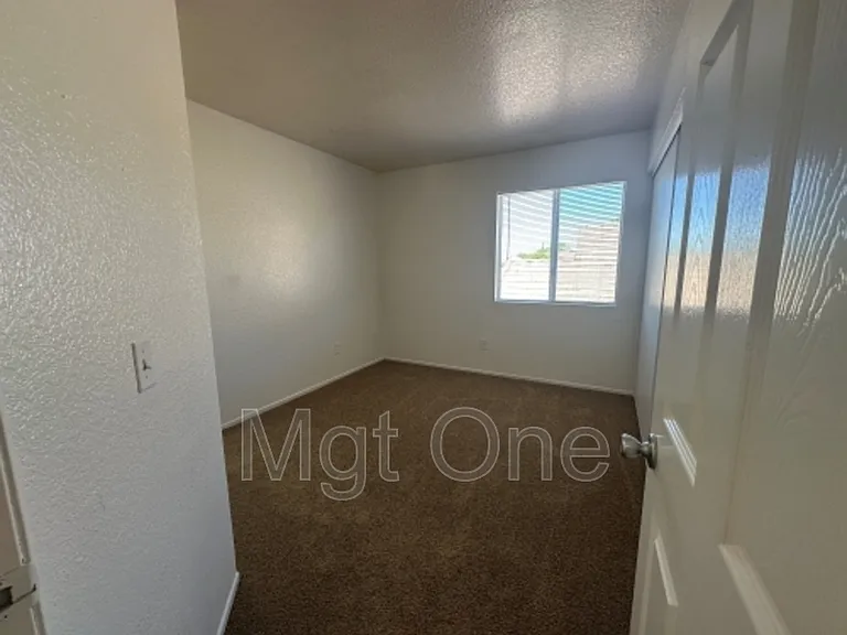 1240 Lilac Ridge Dr — Photo 12