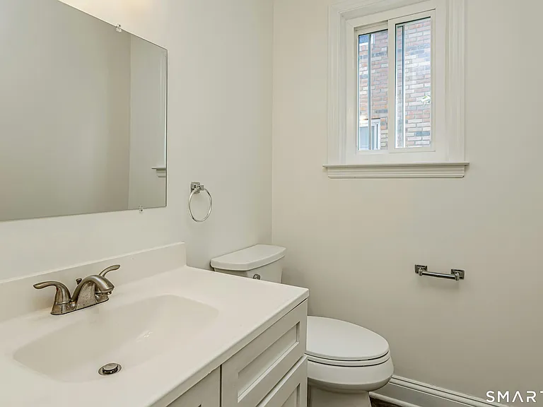 27 Bouton St E — Photo 9