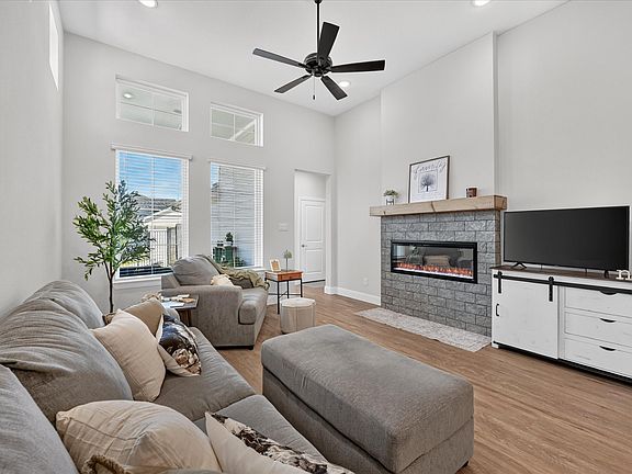 3rd image of 1112 Abigail Way
