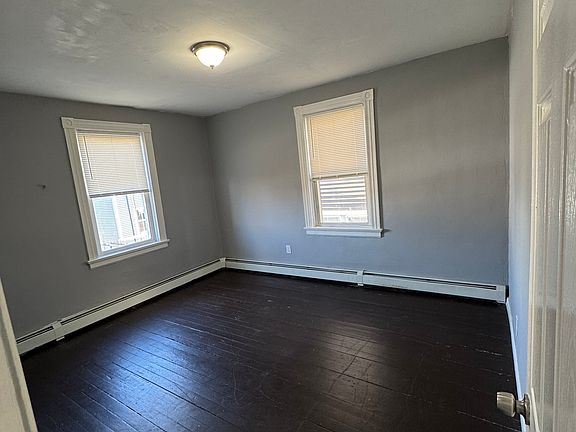 5th image of 451 Admiral St APT 1