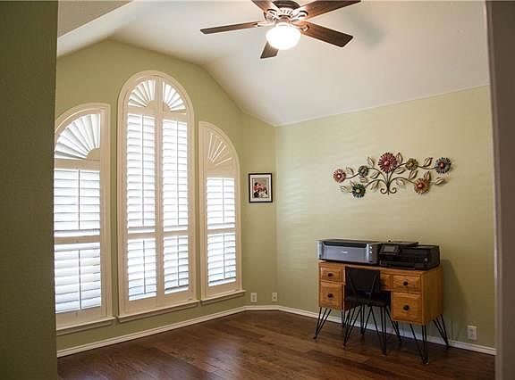 2nd image of 2117 Oak Manor Dr