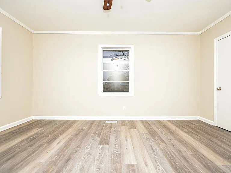 1529168_022_family_room_13458865.jpg