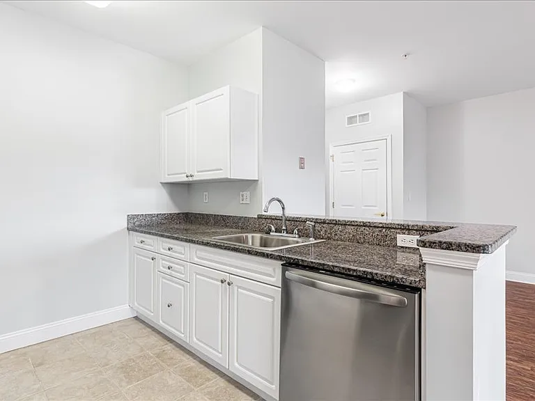 North Pointe Apartments — Photo 76