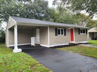 642 Meade Ave, Bellport, NY 11713