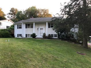 22 Slate Hill Dr, Poughkeepsie, NY 12603