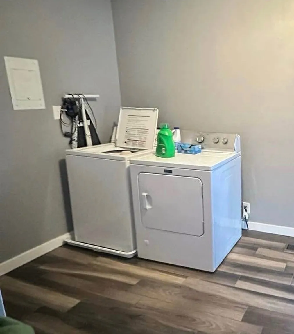 3 bed, 1390 sqft, $2,000 — Photo 2