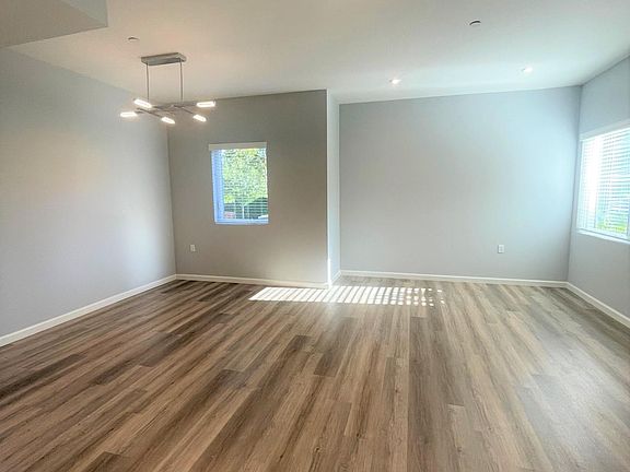 4th image of 366 Burchett St #101