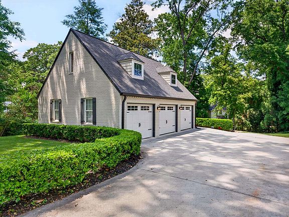 4th image of 121 Tindal Ave
