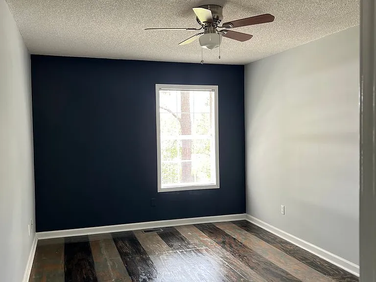 115 W Briar Dr — Photo 18