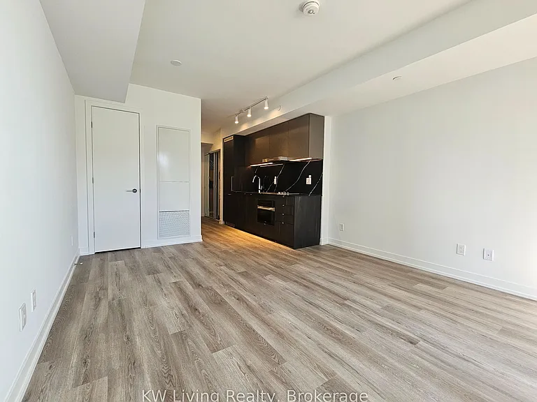 771 Yonge St #1109 — Photo 6