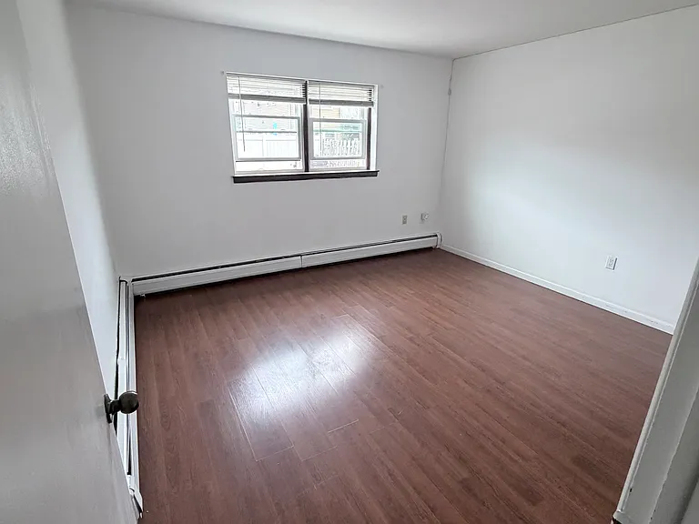 290 Grace Ave #1 — Photo 2
