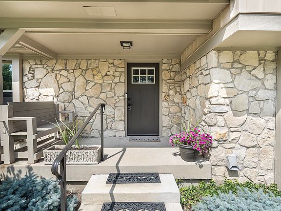2nd image of 6460 Derwyn Ct