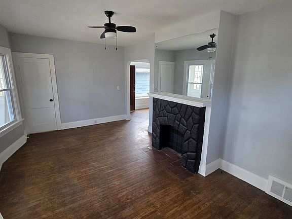 3rd image of 3505 Poe Ave #Up