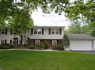 17 Ash Ln, Lake Hiawatha, NJ 07034