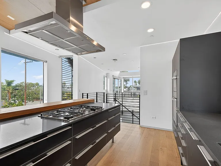 404 Grand Blvd — Photo 12