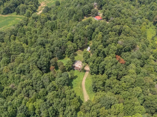 2290 Fairfield Rd, Westmoreland, TN 37186