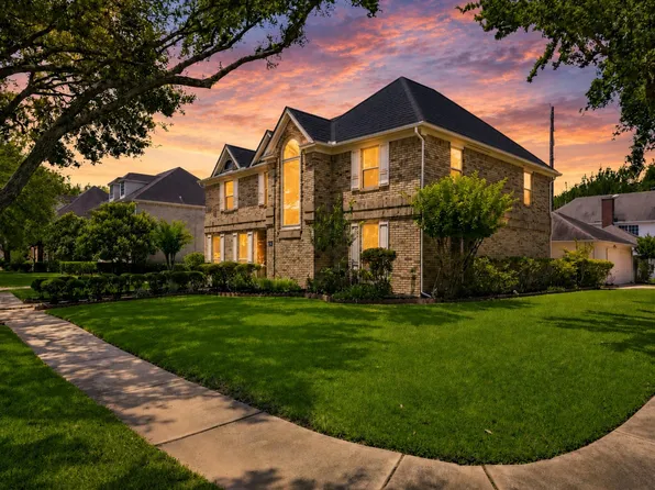 906 Venice St, Sugar Land, TX 77478
