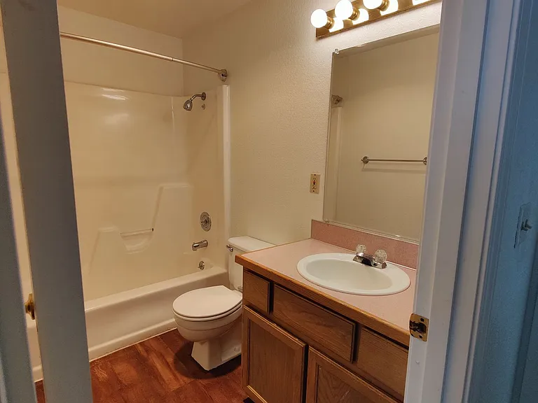 1109 Schurman Rd S — Photo 10