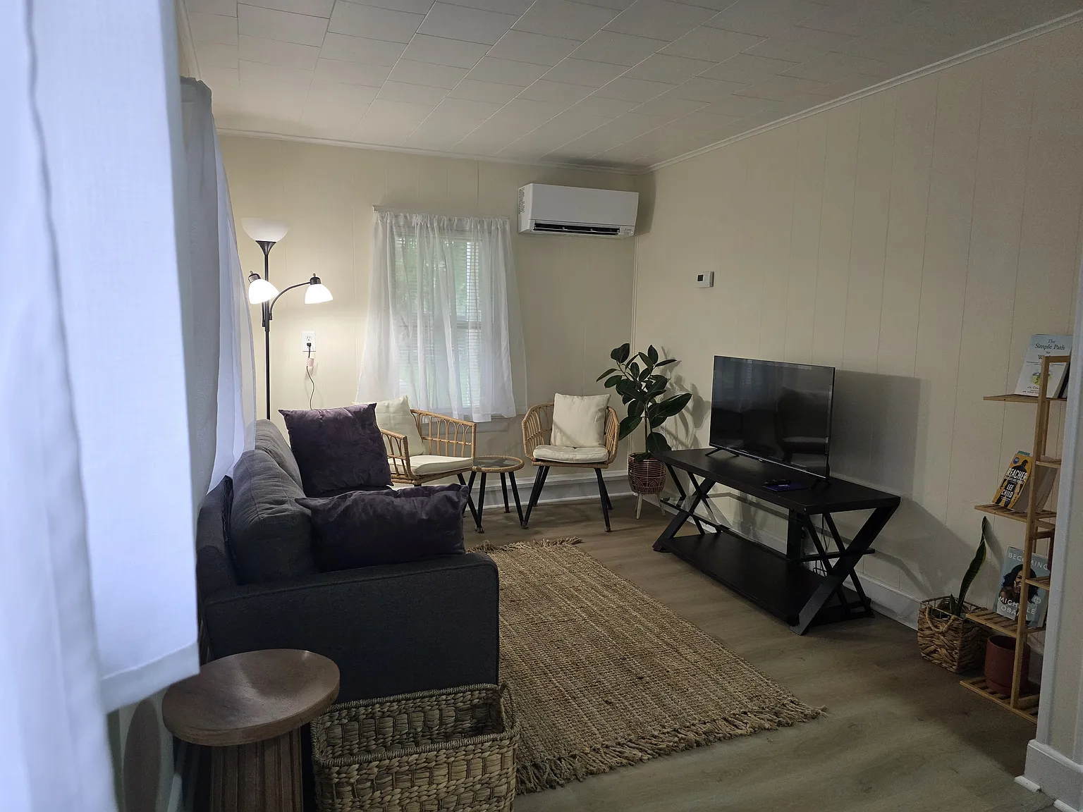 932 Violet Ave — Photo 4
