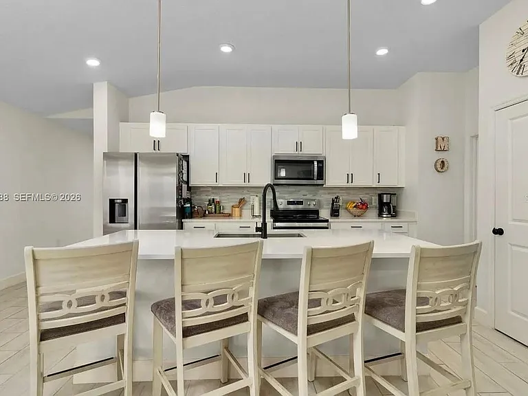 1136 Papaya Cir — Photo 11