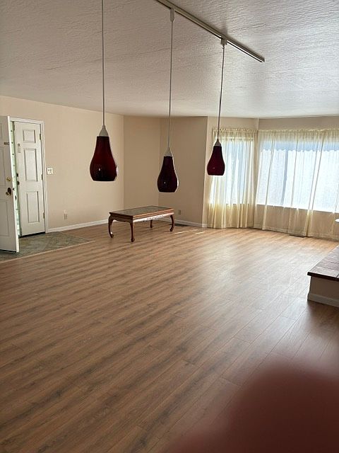 1st image of 462-464 Arlington St #462