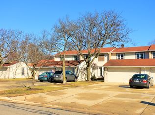 219 Edgewater Dr, Bloomingdale, IL