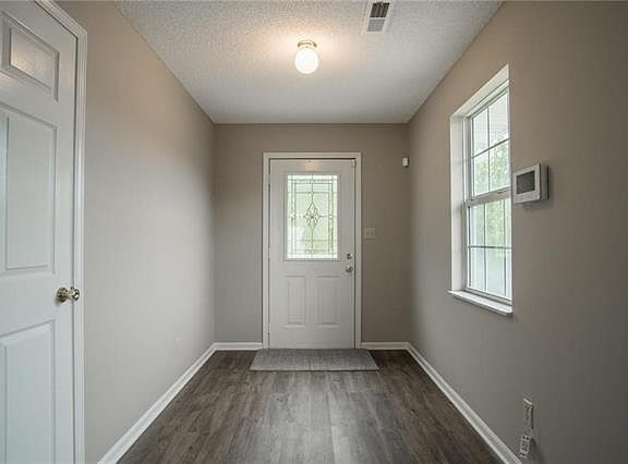 5th image of 226 E Hansen Ct