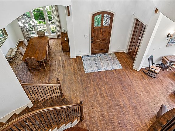 4th image of 2901 Hidden Creek Ln