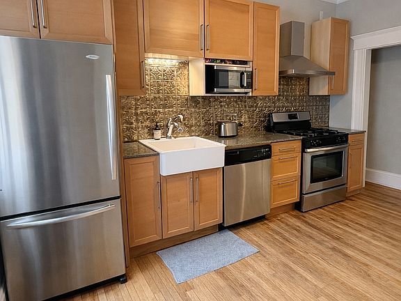 2nd image of 530 E 4th St #1