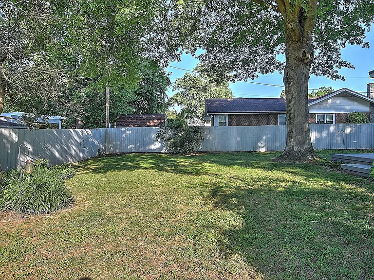 2001 Hermitage Dr — Photo 20