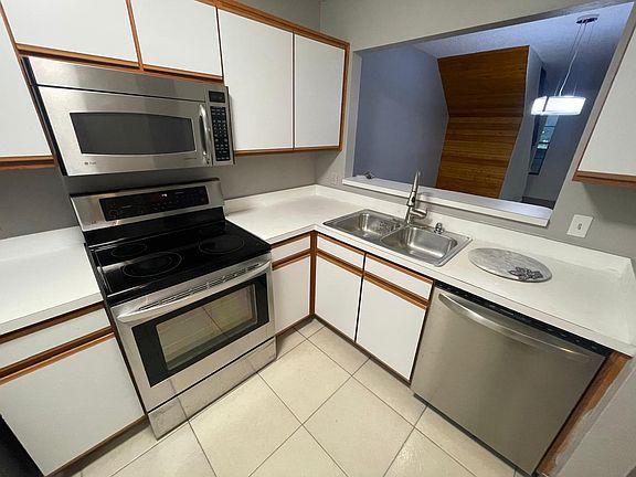 4th image of 572 Northbridge Dr