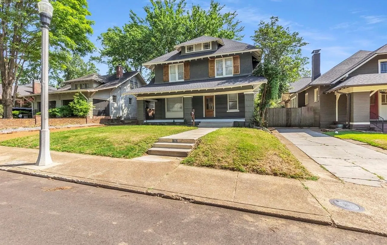 4 bed, 2572 sqft, $2,600 — Photo 2