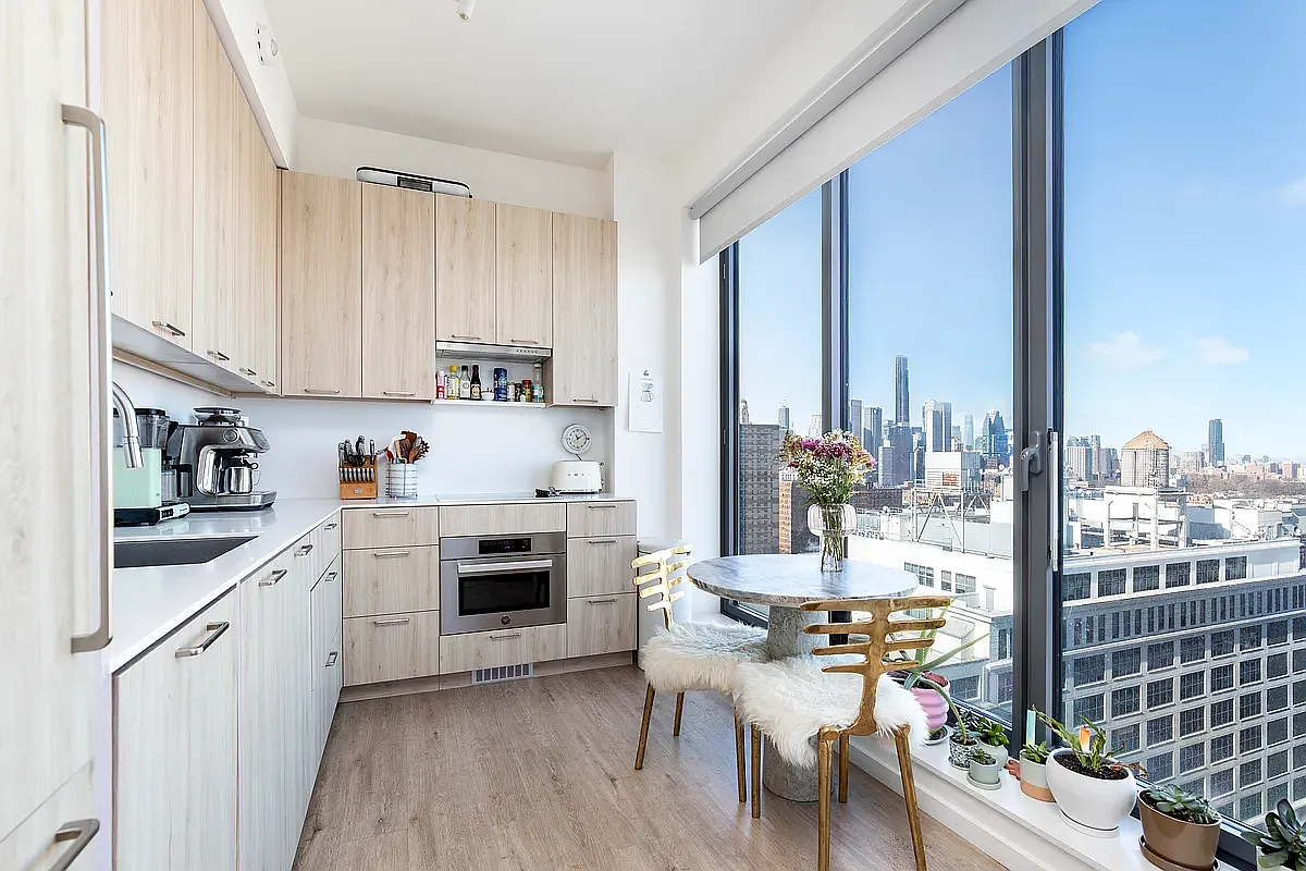 545 Vanderbilt Avenue — Photo 2