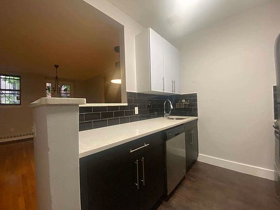 4th image of 21 W 131st St #1R