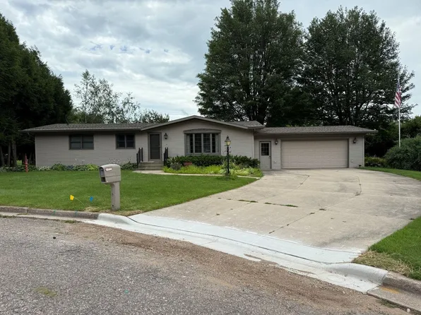 19 Primrose Cir, Clintonville, WI 54929