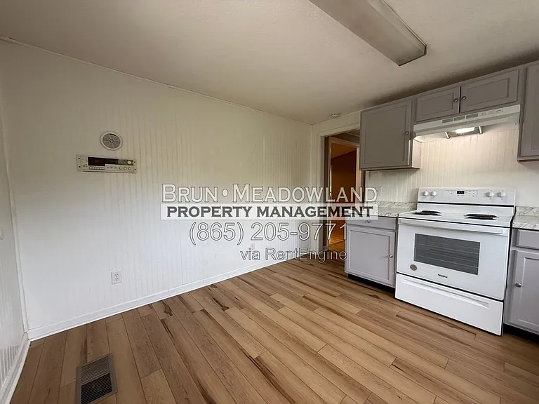 2250 Woodby Ln — Photo 5