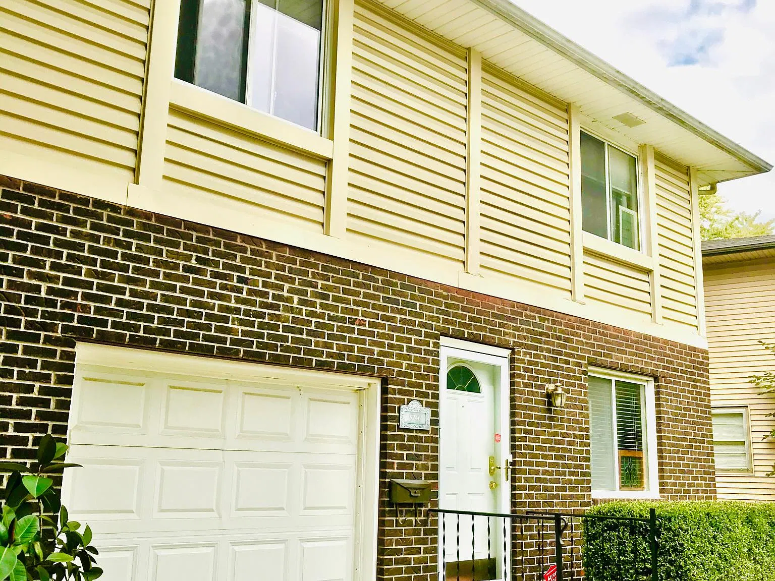 9746 Hadley Dr — Photo 2