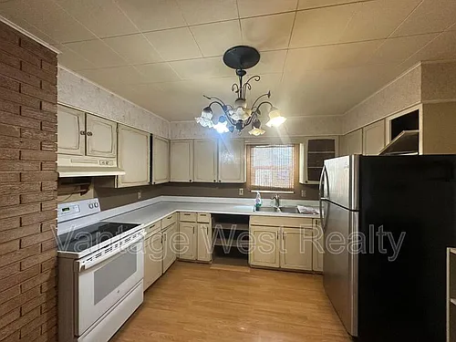 400 Dougall Rd N Photo 1