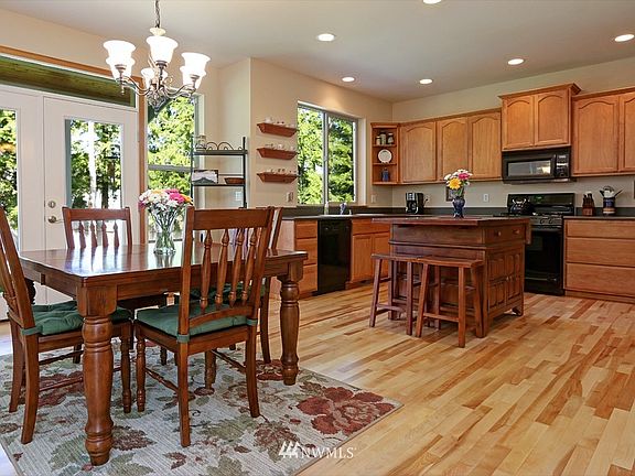 4th image of 2550 Ariel Court NE