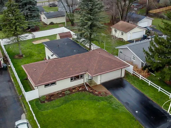 1709 Fairfield Rd, Lindenhurst, IL 60046